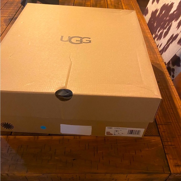 Brand New Ugg Classic Mini Dipper - Picture 7 of 8